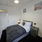 Fully Furnished 1Br Liverpool L Wifi, Kitchen,