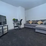 Fully Furnished 1Br Liverpool L Wifi, Kitchen,
